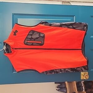 Under armour outerwear vest orange and black camo xlarge loose fit